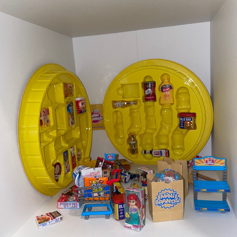 Assorted set of 30 Mini Brand Grocery Series